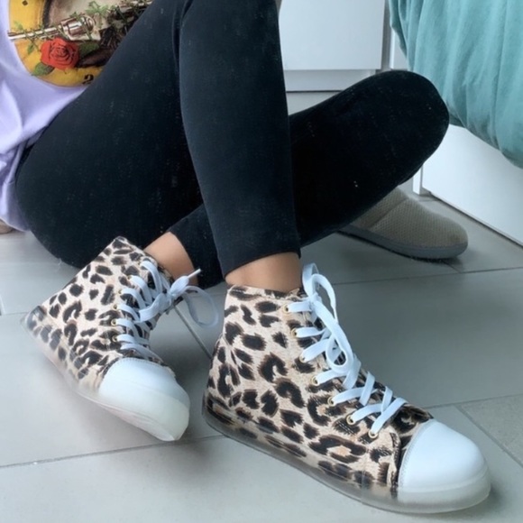 NWT Unique & Chic Leopard Print High Top Sneakers - Picture 4 of 15